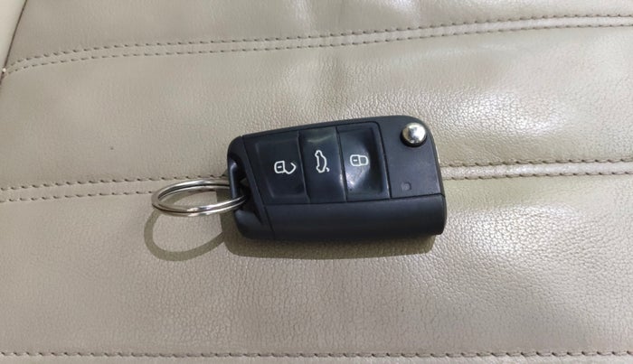 2020 Skoda Karoq STYLE 1.5 TSI AT, Petrol, Automatic, 92,444 km, Key Close Up