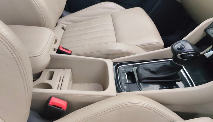 2020 Skoda Karoq STYLE 1.5 TSI AT, Petrol, Automatic, 92,444 km, Gear Lever