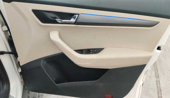 2020 Skoda Karoq STYLE 1.5 TSI AT, Petrol, Automatic, 92,444 km, Driver Side Door Panels Control