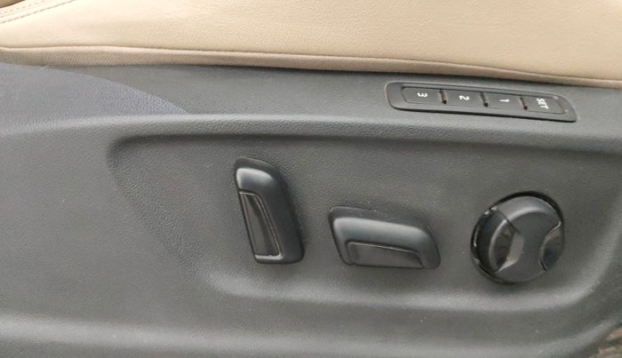 2020 Skoda Karoq STYLE 1.5 TSI AT, Petrol, Automatic, 92,444 km, Driver Side Adjustment Panel