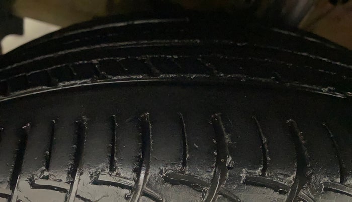 2016 Maruti Baleno DELTA PETROL 1.2, Petrol, Manual, 46,313 km, Left Front Tyre Tread