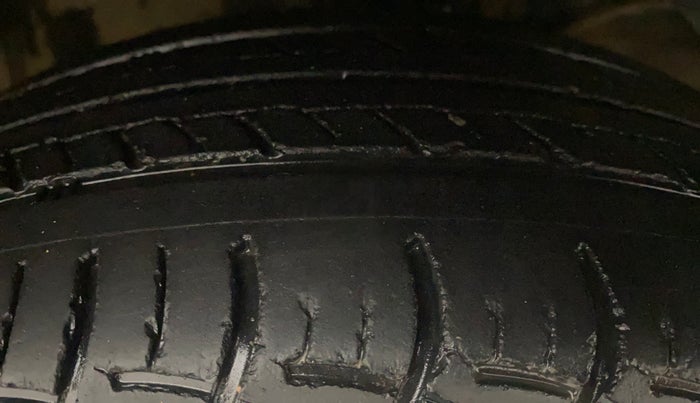 2016 Maruti Baleno DELTA PETROL 1.2, Petrol, Manual, 46,313 km, Right Front Tyre Tread