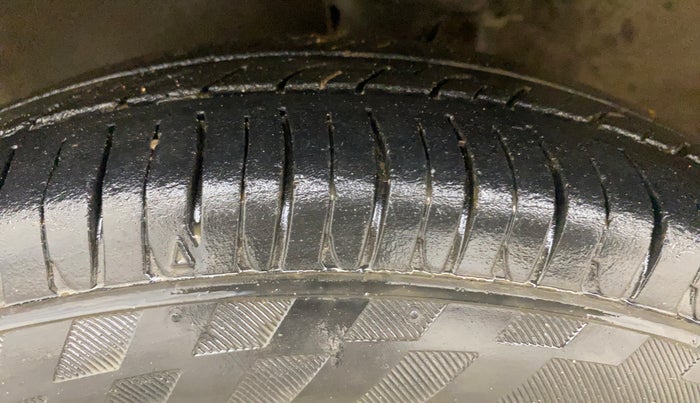 2016 Maruti Alto 800 LXI, Petrol, Manual, 78,234 km, Left Front Tyre Tread