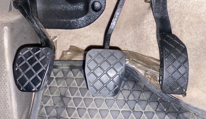 2015 Volkswagen Vento HIGHLINE 1.6 MPI, Petrol, Manual, 32,714 km, Pedals