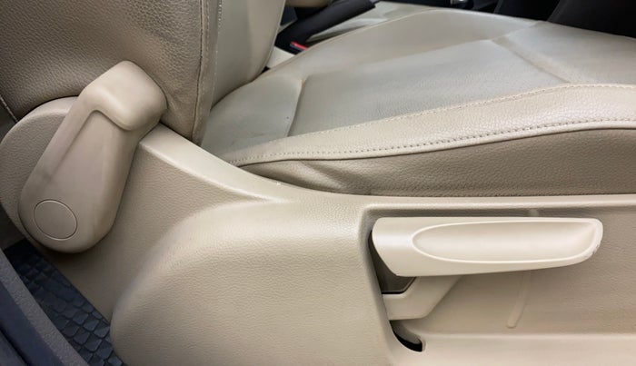 2015 Volkswagen Vento HIGHLINE 1.6 MPI, Petrol, Manual, 32,714 km, Driver Side Adjustment Panel