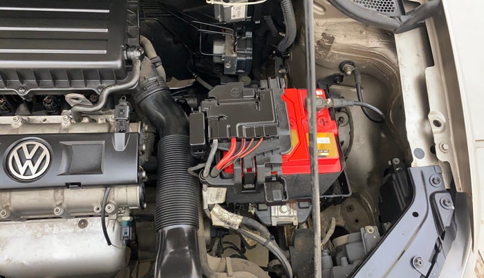 2015 Volkswagen Vento HIGHLINE 1.6 MPI, Petrol, Manual, 32,714 km, Engine View - Left