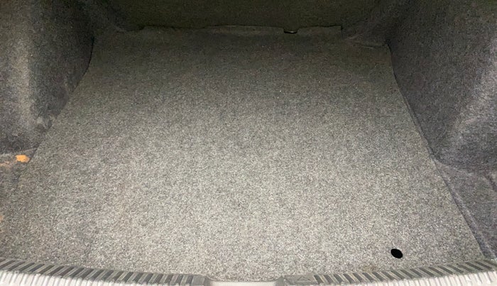 2015 Volkswagen Vento HIGHLINE 1.6 MPI, Petrol, Manual, 32,714 km, Boot Inside