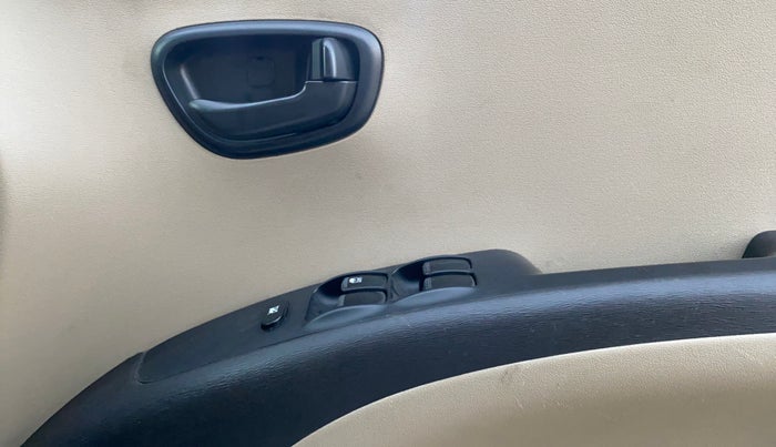 2014 Hyundai i10 MAGNA 1.1, Petrol, Manual, 39,436 km, Driver Side Door Panels Control