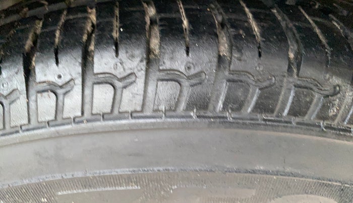 2014 Hyundai i10 MAGNA 1.1, Petrol, Manual, 39,436 km, Right Front Tyre Tread