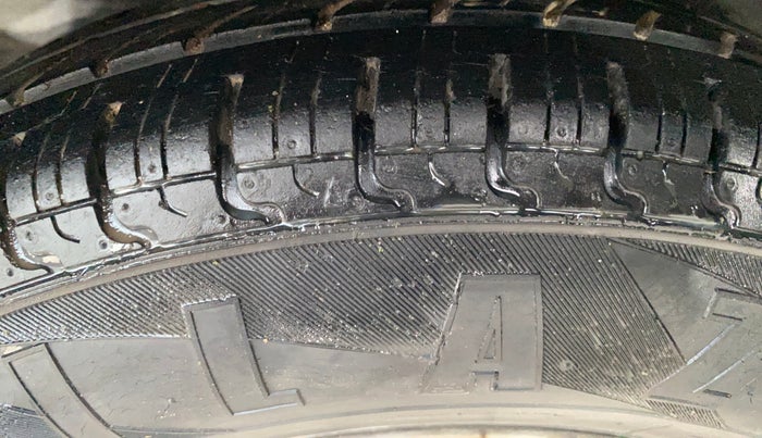 2014 Hyundai i10 MAGNA 1.1, Petrol, Manual, 39,436 km, Right Rear Tyre Tread