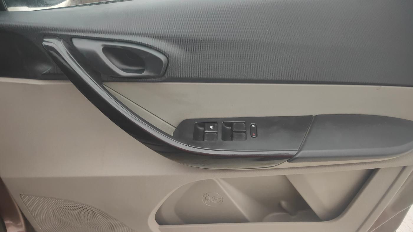 2018 Tata Tiago XZA PETROL, Petrol, Automatic, 65,590 km, Driver Side Door Panels Control