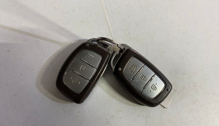 2017 Hyundai Creta SX PLUS AT 1.6 PETROL, Petrol, Automatic, 62,301 km, Key Close Up