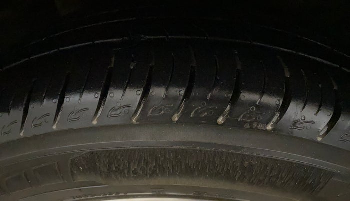 2017 Hyundai Creta SX PLUS AT 1.6 PETROL, Petrol, Automatic, 62,301 km, Left Front Tyre Tread