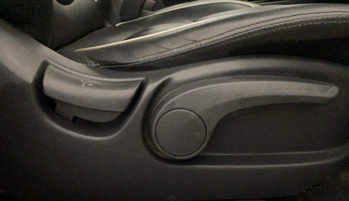 2017 Hyundai Creta SX PLUS AT 1.6 PETROL, Petrol, Automatic, 62,301 km, Driver Side Adjustment Panel