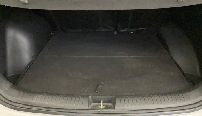 2017 Hyundai Creta SX PLUS AT 1.6 PETROL, Petrol, Automatic, 62,301 km, Boot Inside