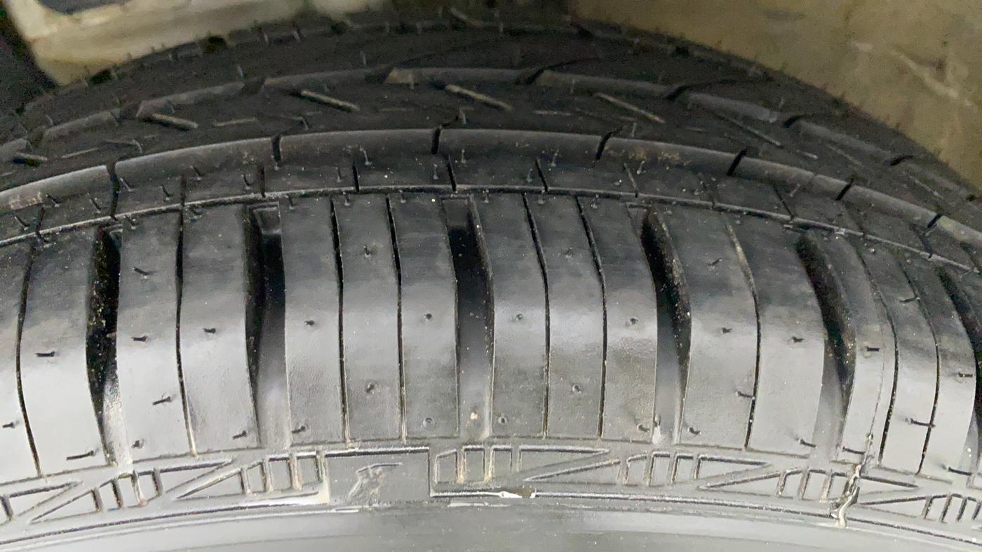 2017 Hyundai Elite i20 SPORTZ 1.2, CNG, Manual, 39,939 km, Left Front Tyre Tread