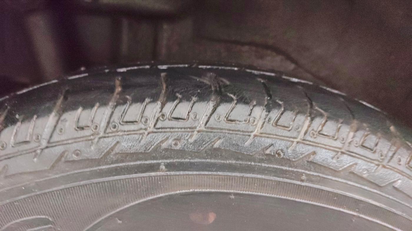 2018 Maruti Wagon R 1.0 LXI CNG, CNG, Manual, 92,468 km, Right Rear Tyre Tread