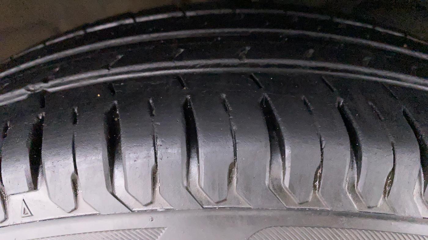 2018 Maruti Dzire VXI, Petrol, Manual, 24,556 km, Right Front Tyre Tread