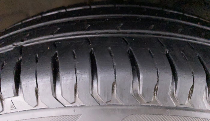 2018 Maruti Dzire VXI, Petrol, Manual, 24,556 km, Right Front Tyre Tread