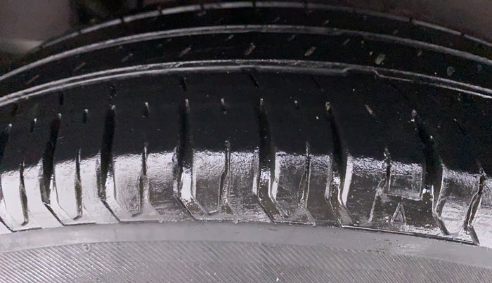 2018 Maruti Dzire VXI, Petrol, Manual, 24,556 km, Right Rear Tyre Tread