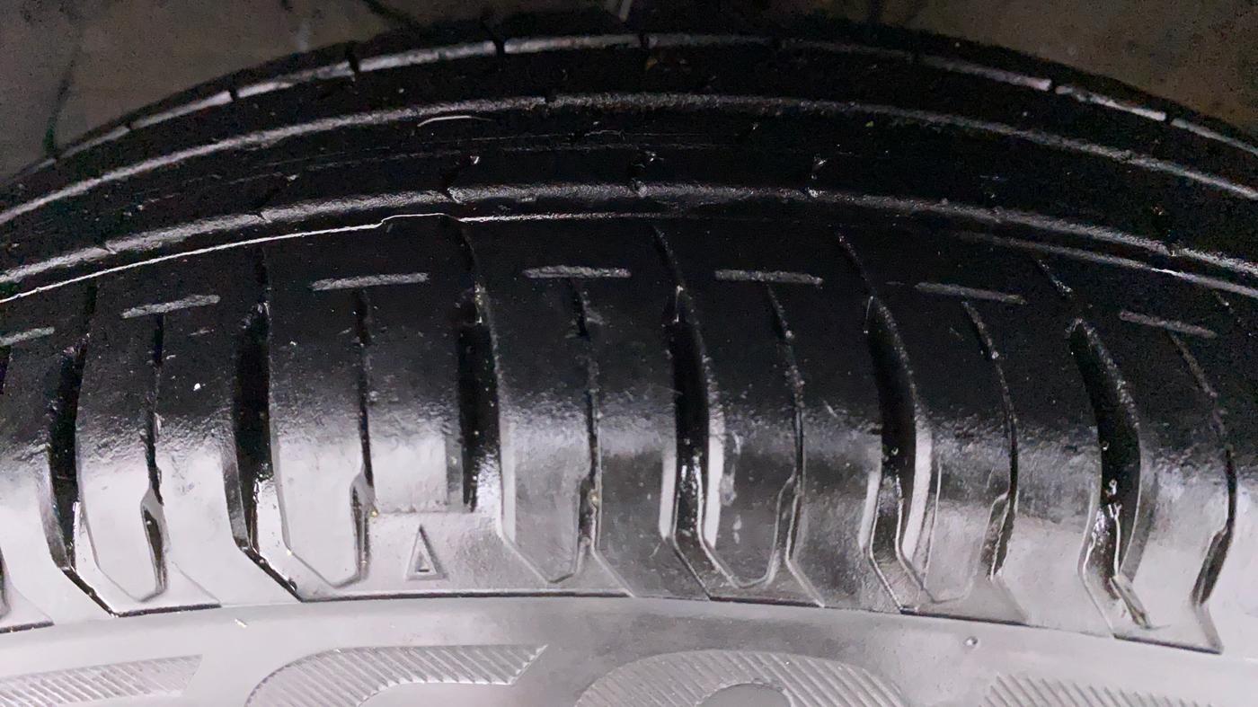2018 Maruti Dzire VXI, Petrol, Manual, 24,556 km, Left Front Tyre Tread