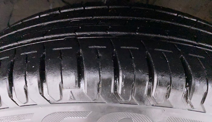 2018 Maruti Dzire VXI, Petrol, Manual, 24,556 km, Left Front Tyre Tread