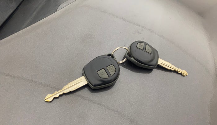 2015 Maruti Swift VXI, Petrol, Manual, 99,745 km, Key Close Up