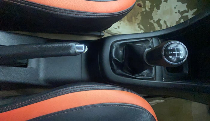 2015 Maruti Swift VXI, Petrol, Manual, 99,745 km, Gear Lever