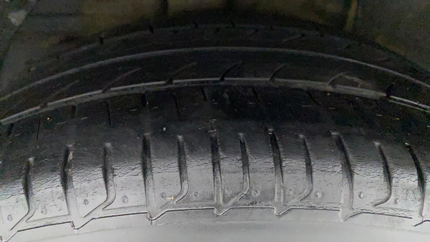 2019 Hyundai Elite i20 1.2  ASTA (O) CVT, Petrol, Automatic, 40,029 km, Right Rear Tyre Tread