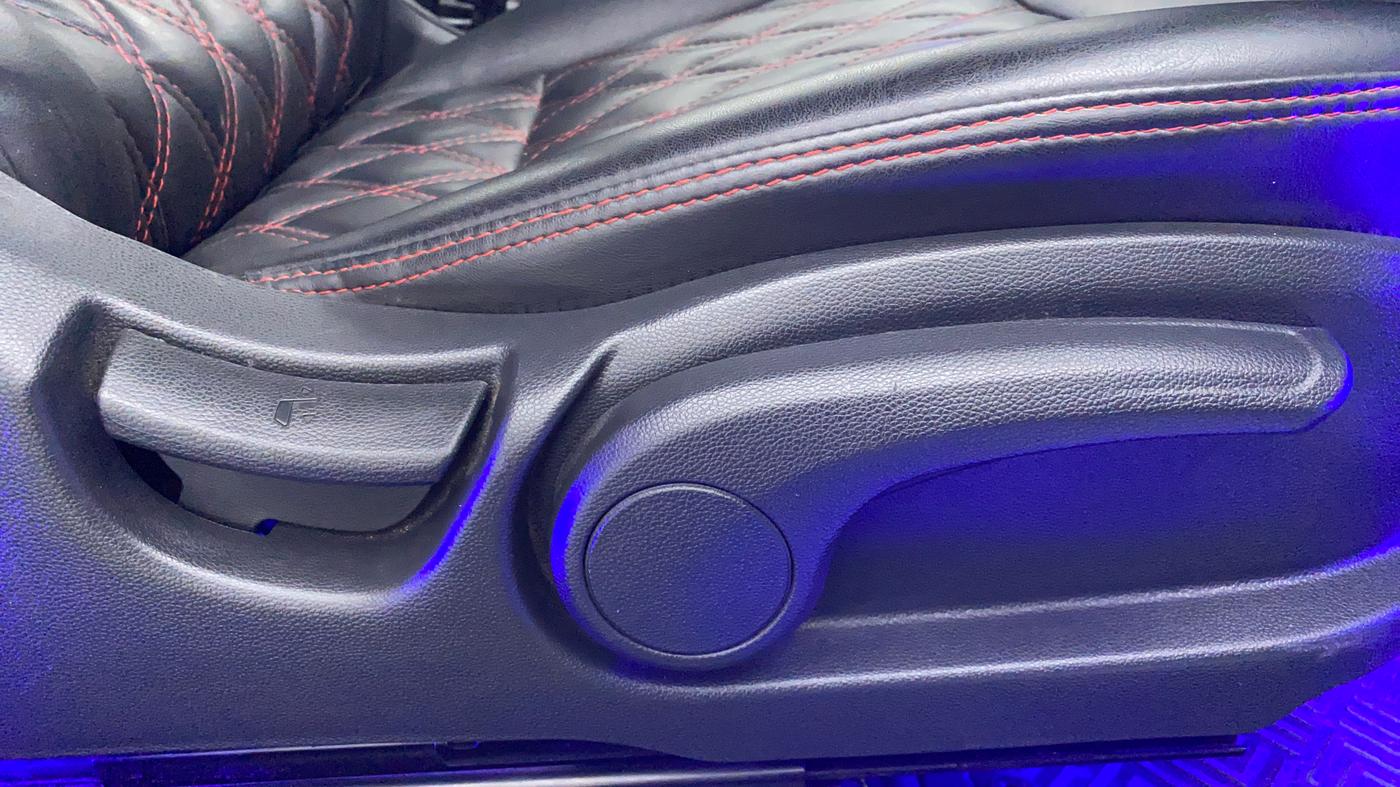 2019 Hyundai Elite i20 1.2  ASTA (O) CVT, Petrol, Automatic, 40,029 km, Driver Side Adjustment Panel