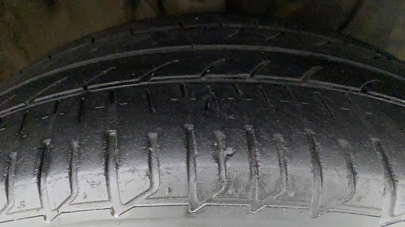 2019 Hyundai Elite i20 1.2  ASTA (O) CVT, Petrol, Automatic, 40,029 km, Left Front Tyre Tread
