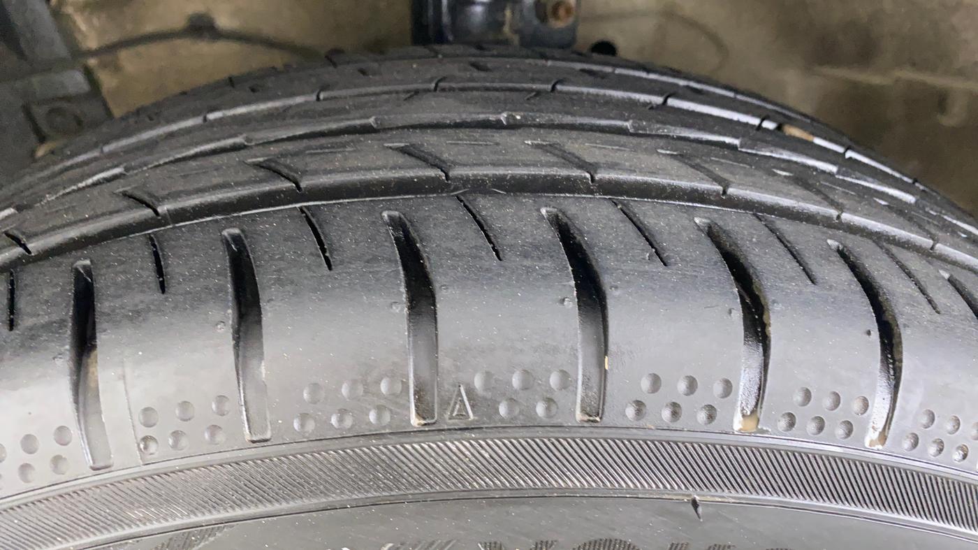 2014 Maruti Swift Dzire ZXI, Petrol, Manual, 70,706 km, Left Front Tyre Tread