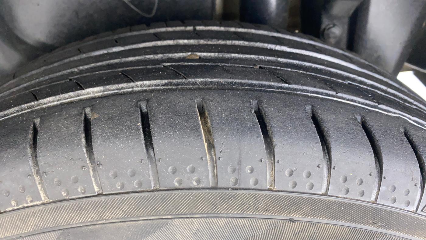2014 Maruti Swift Dzire ZXI, Petrol, Manual, 70,706 km, Left Rear Tyre Tread