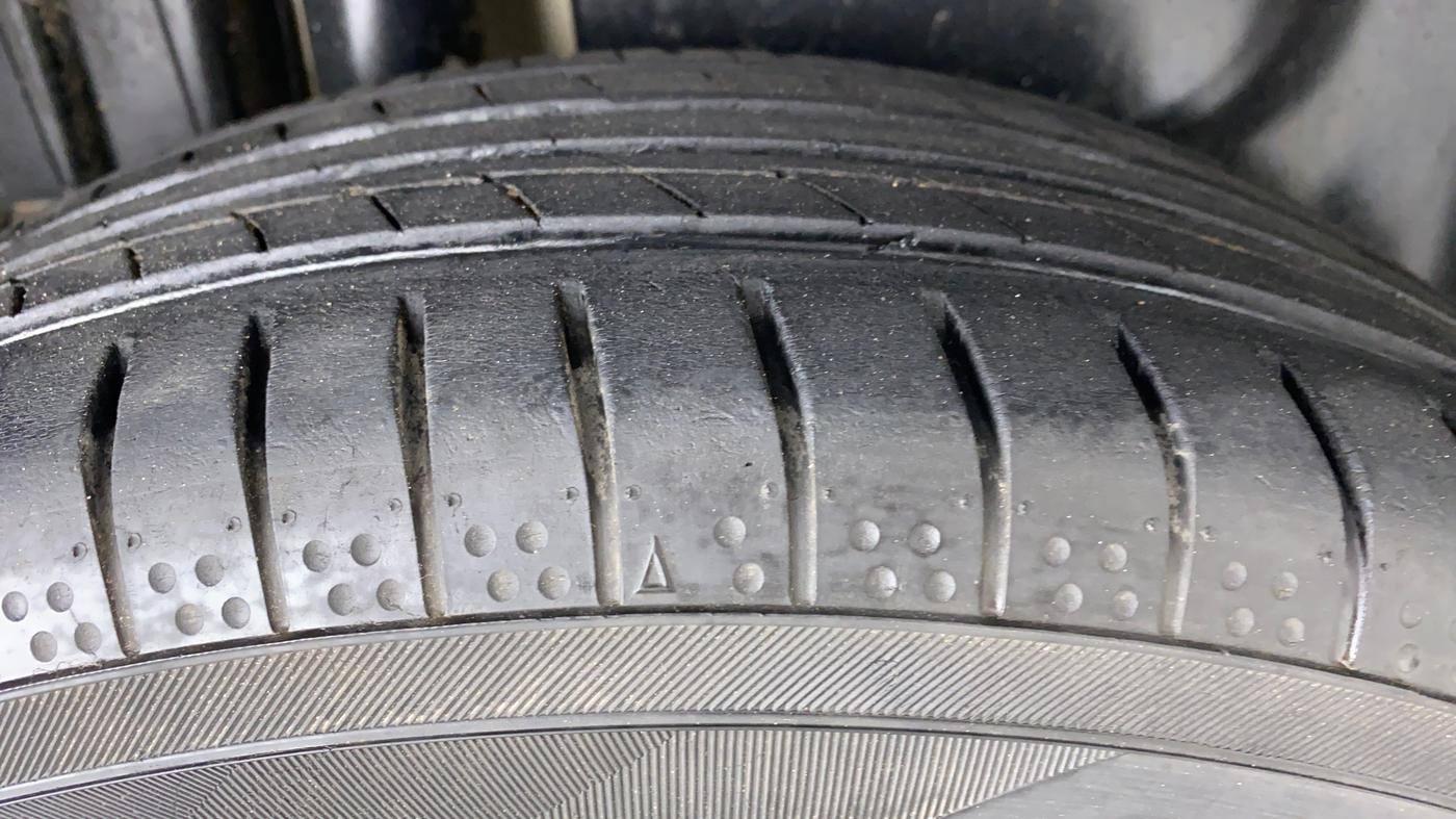 2014 Maruti Swift Dzire ZXI, Petrol, Manual, 70,706 km, Right Rear Tyre Tread