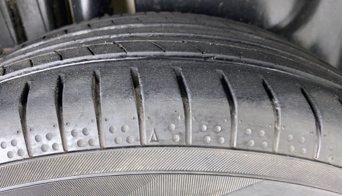 2014 Maruti Swift Dzire ZXI, Petrol, Manual, 70,706 km, Right Rear Tyre Tread