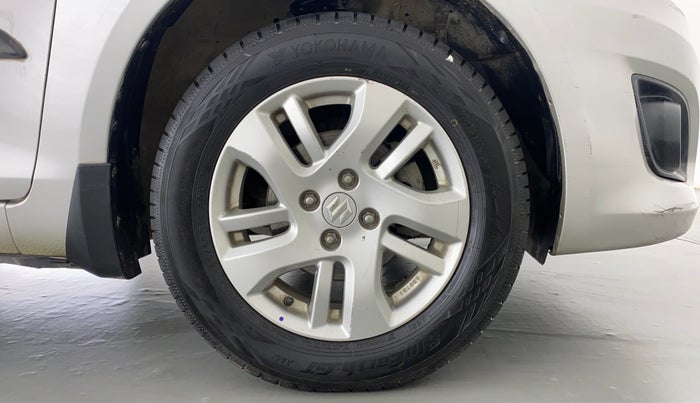 2014 Maruti Swift Dzire ZXI, Petrol, Manual, 70,706 km, Right Front Wheel