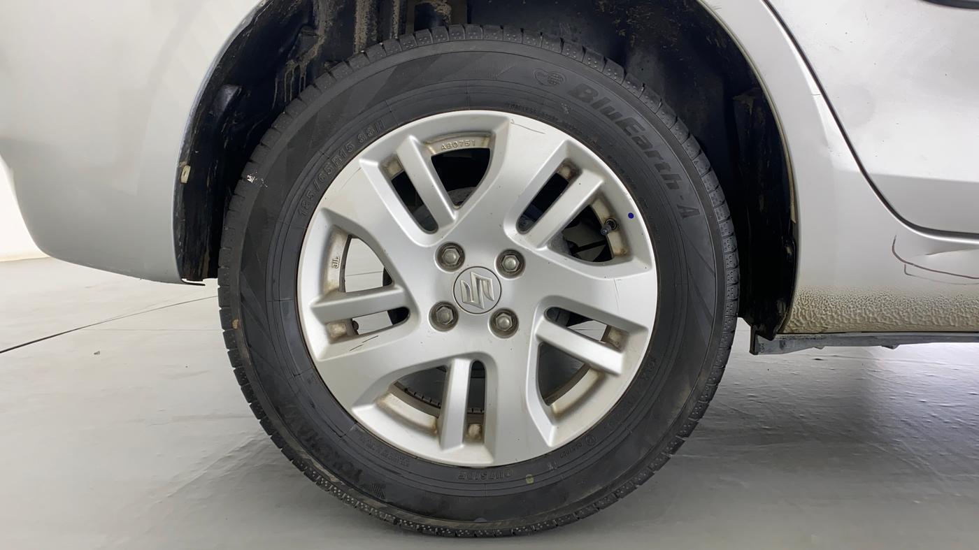 2014 Maruti Swift Dzire ZXI, Petrol, Manual, 70,706 km, Right Rear Wheel
