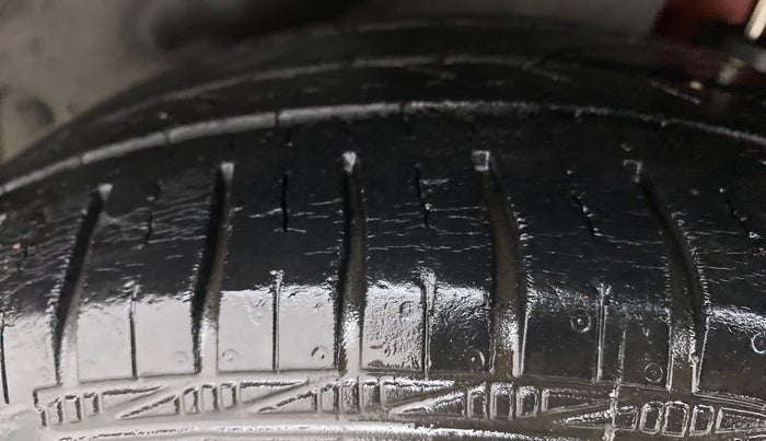 2012 Maruti Swift ZDI, Diesel, Manual, 99,831 km, Left Rear Tyre Tread