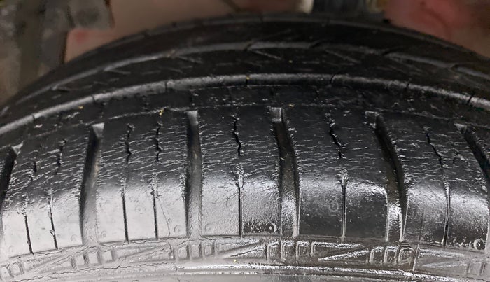 2012 Maruti Swift ZDI, Diesel, Manual, 99,831 km, Left Front Tyre Tread