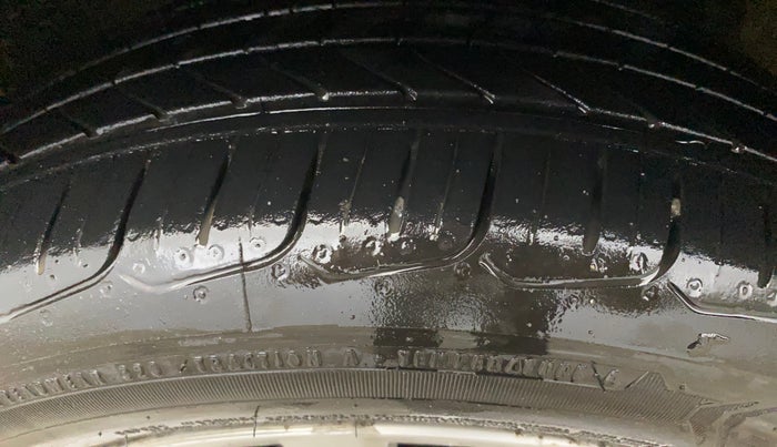 2018 Volkswagen Polo HIGHLINE PLUS 1.0 16 ALLOY, Petrol, Manual, 50,643 km, Left Front Tyre Tread