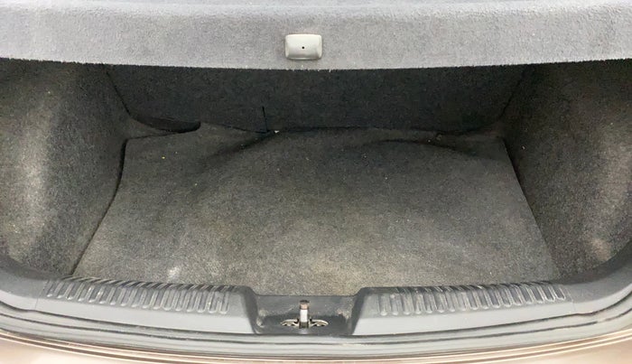 2018 Volkswagen Polo HIGHLINE PLUS 1.0 16 ALLOY, Petrol, Manual, 50,643 km, Boot Inside