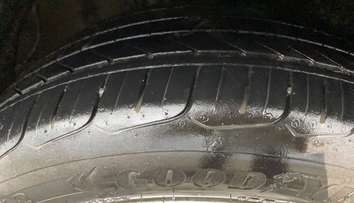 2018 Volkswagen Polo HIGHLINE PLUS 1.0 16 ALLOY, Petrol, Manual, 50,643 km, Right Front Tyre Tread