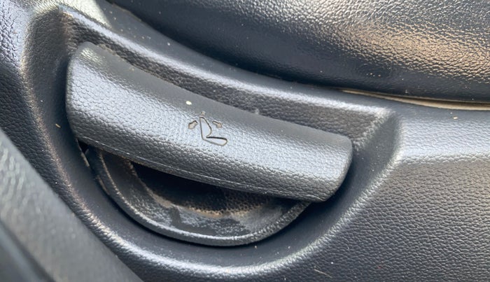 2017 Hyundai Grand i10 SPORTZ 1.1 CRDI, Diesel, Manual, 69,922 km, Driver Side Adjustment Panel