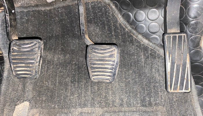 2016 Mahindra Kuv100 K8 6 STR, Petrol, Manual, 46,896 km, Pedals