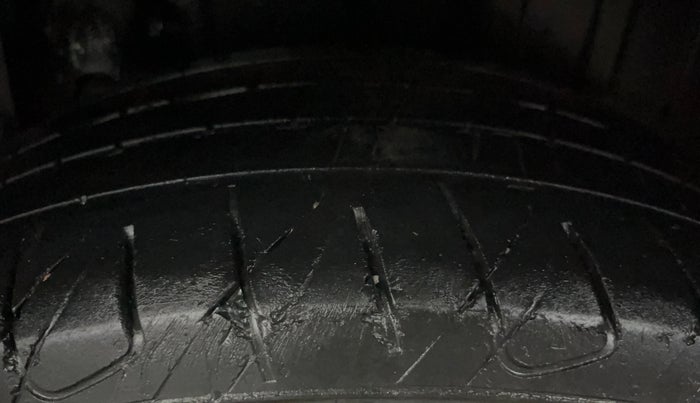 2021 Mahindra XUV300 W8 (O) 1.5 DIESEL, Diesel, Manual, 74,257 km, Left Rear Tyre Tread
