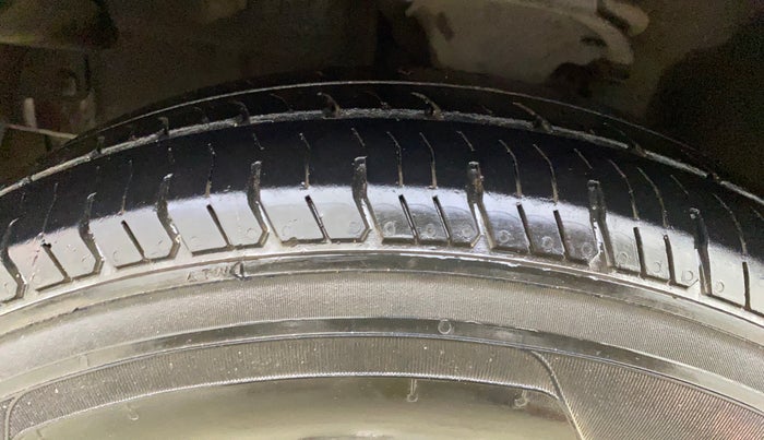 2014 Hyundai i10 SPORTZ 1.1, Petrol, Manual, 80,529 km, Left Front Tyre Tread