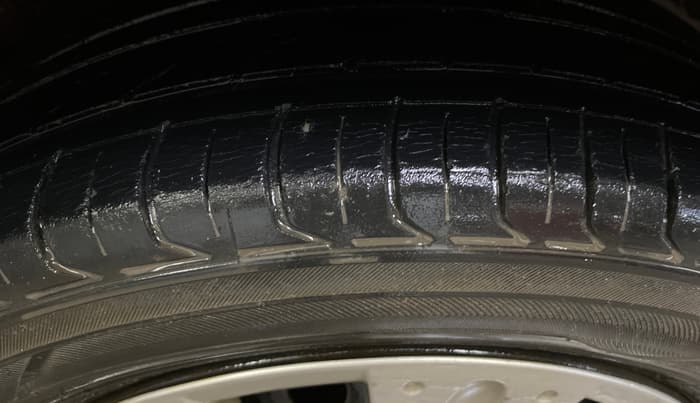 2014 Honda Amaze 1.2L I-VTEC S, Petrol, Manual, 60,462 km, Left Rear Tyre Tread