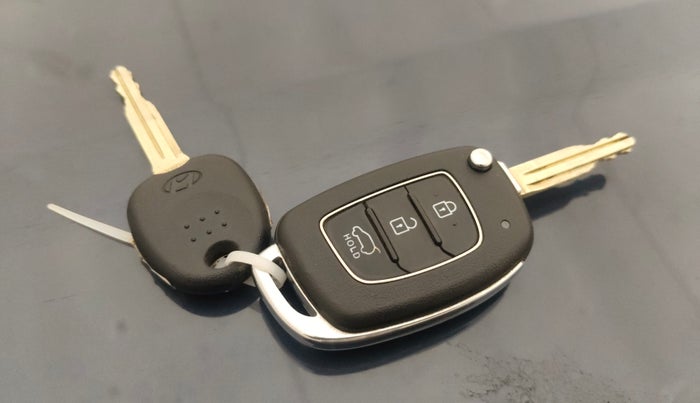 2021 Hyundai VENUE SX 1.0 TURBO IMT, Petrol, Manual, 21,119 km, Key Close Up