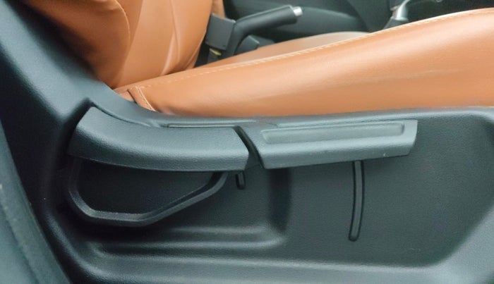 2021 Hyundai VENUE SX 1.0 TURBO IMT, Petrol, Manual, 21,119 km, Driver Side Adjustment Panel