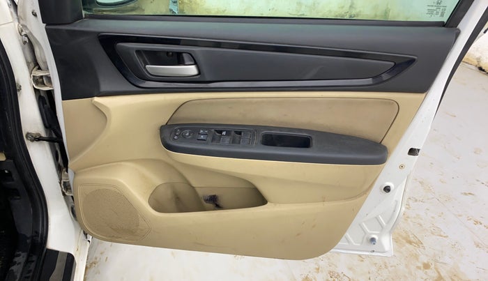 2019 Honda Amaze 1.5L I-DTEC VX, Diesel, Manual, 1,40,906 km, Driver Side Door Panels Control